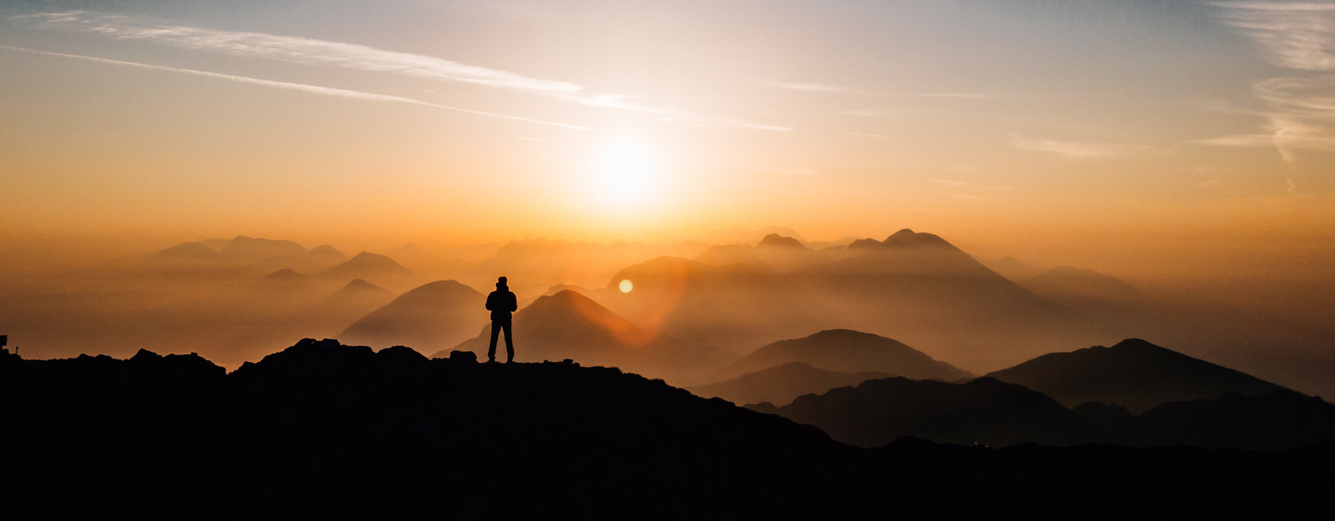 Mittagskogel im Sonnenaufgang mit Blick auf die Region