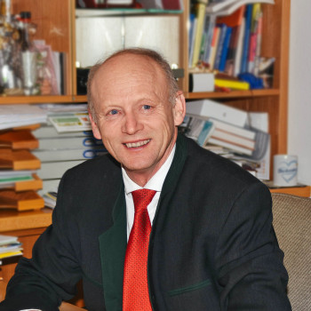 Portraitfoto Hans Jörg Kerschbaumer