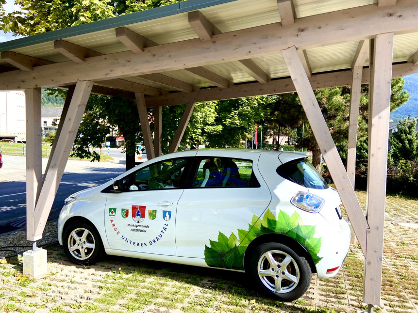 geparktes E-Auto