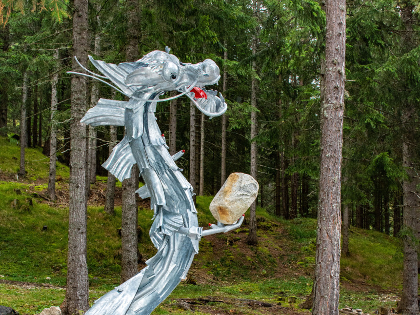 Drachenbrunnen-Skulptur