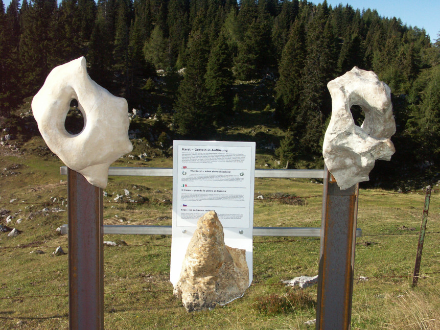 Schautafel im Naturpark Dobratsch
