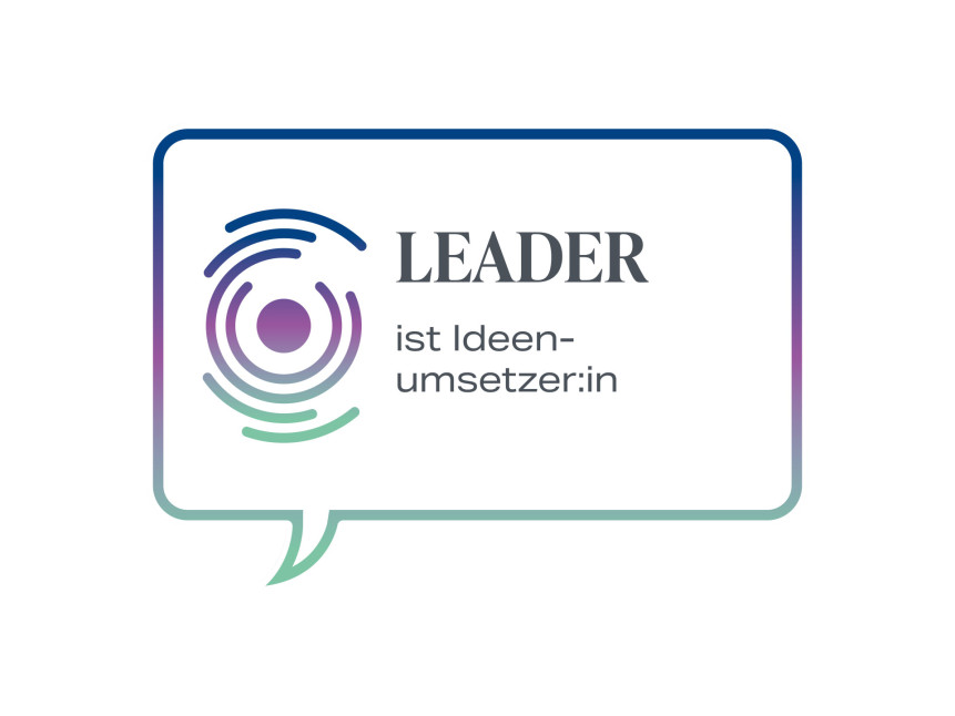 Leader-Tafel mit Beschriftung "LEADER ist Ideen-umsetzer:in"