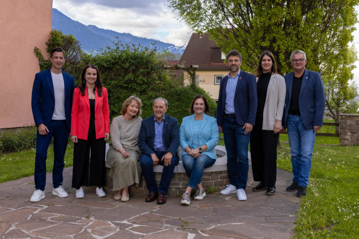 Am Foto LAG-Vorstand v.l.n.r.: Hannes Markowitz, LAbg. Stefanie Ofner, Mag.a Birgit Kassl, Bgm. Josef Haller, LAG- und Regionalmanagerin Melanie Köfeler Bgm. Manuel Müller, Mag.a Julia Wiederschwinger, Bgm. Harald Haberle Nicht am Bild: Dr.in Julia Klatil, Vzbgm.in Mag.a Gerda Sandriesser, Bgm. Dipl.-HLFL-Ing. Alfred Altersberger, Bgm. Hans-Jörg Kerschbaumer